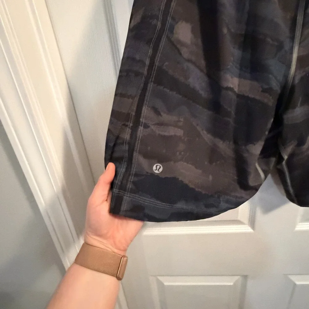 Lululemon‎ Pace Breaker swim Shorts Black Camo Large L Athletic